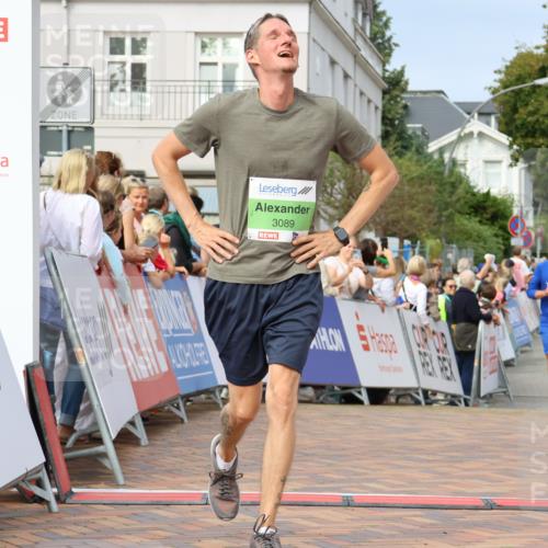 31.08.2025 - 21. Blankeneser Heldenlauf Strokosch-Dieckow http://msf.ph/oto/8653984 31.08.2025 11:06:24 Ziel 3305, 3089, 3049 meine-sportfotos.de
