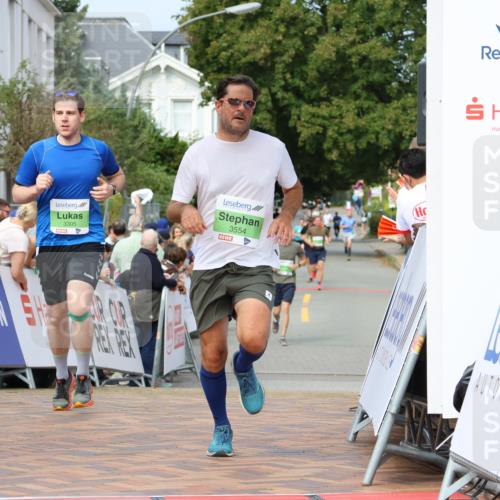 31.08.2025 - 21. Blankeneser Heldenlauf Strokosch-Dieckow http://msf.ph/oto/8654021 31.08.2025 11:06:15 Ziel 3305, 3554 meine-sportfotos.de