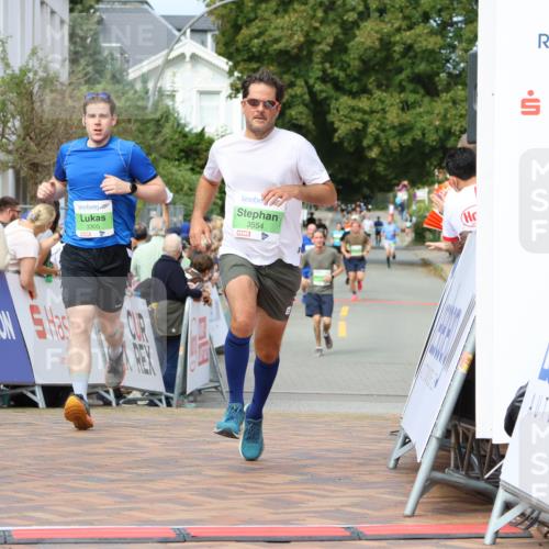 31.08.2025 - 21. Blankeneser Heldenlauf Strokosch-Dieckow http://msf.ph/oto/8654027 31.08.2025 11:06:15 Ziel 3305, 3554 meine-sportfotos.de