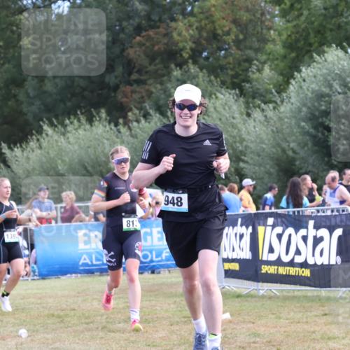 31.08.2025 - Elbe Triathlon Hamburg Strokosch-Dieckow http://msf.ph/oto/8654108 31.08.2025 11:31:19 Ziel 813, 948, 1184 meine-sportfotos.de