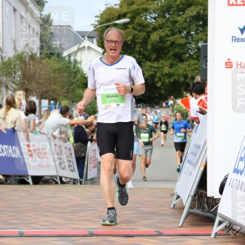 31.08.2025 - 21. Blankeneser Heldenlauf Strokosch-Dieckow http://msf.ph/oto/8654122 31.08.2025 11:05:31 Ziel 3398, 3733, 3200, 3407 meine-sportfotos.de