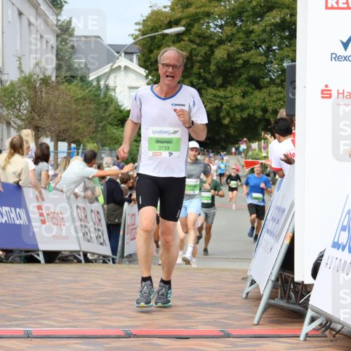 31.08.2025 - 21. Blankeneser Heldenlauf Strokosch-Dieckow http://msf.ph/oto/8654131 31.08.2025 11:05:30 Ziel 3733, 3200 meine-sportfotos.de