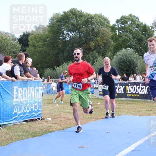 31.08.2025 - Elbe Triathlon Hamburg Strokosch-Dieckow http://msf.ph/oto/8654132 31.08.2025 11:31:47 Ziel 910, 1059, 1176 meine-sportfotos.de