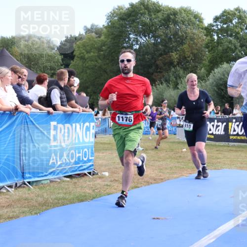 31.08.2025 - Elbe Triathlon Hamburg Strokosch-Dieckow http://msf.ph/oto/8654134 31.08.2025 11:31:47 Ziel 910, 1059, 1176 meine-sportfotos.de