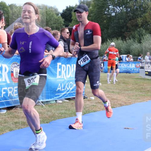 31.08.2025 - Elbe Triathlon Hamburg Strokosch-Dieckow http://msf.ph/oto/8654151 31.08.2025 11:31:57 Ziel 402, 922, 1185 meine-sportfotos.de