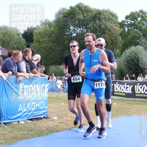 31.08.2025 - Elbe Triathlon Hamburg Strokosch-Dieckow http://msf.ph/oto/8654179 31.08.2025 11:32:30 Ziel 654, 1174, 1222 meine-sportfotos.de