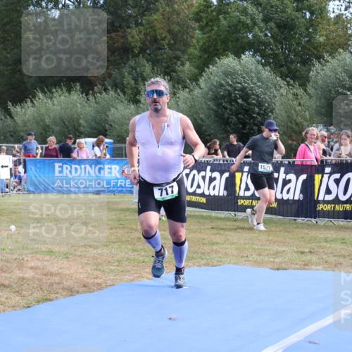 31.08.2025 - Elbe Triathlon Hamburg Strokosch-Dieckow http://msf.ph/oto/8654185 31.08.2025 11:32:47 Ziel 717, 1266 meine-sportfotos.de