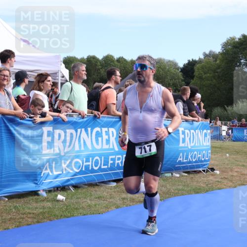 31.08.2025 - Elbe Triathlon Hamburg Strokosch-Dieckow http://msf.ph/oto/8654189 31.08.2025 11:32:49 Ziel 717, 1057, 1266 meine-sportfotos.de