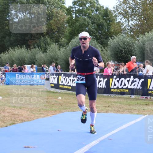 31.08.2025 - Elbe Triathlon Hamburg Strokosch-Dieckow http://msf.ph/oto/8654192 31.08.2025 11:32:51 Ziel 717, 1057, 1266 meine-sportfotos.de