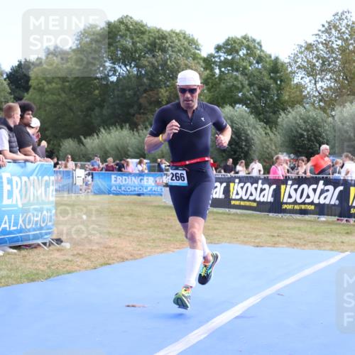 31.08.2025 - Elbe Triathlon Hamburg Strokosch-Dieckow http://msf.ph/oto/8654194 31.08.2025 11:32:52 Ziel 717, 1057, 1266 meine-sportfotos.de
