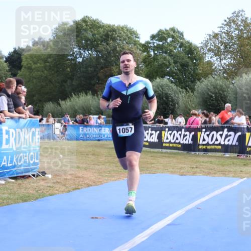 31.08.2025 - Elbe Triathlon Hamburg Strokosch-Dieckow http://msf.ph/oto/8654198 31.08.2025 11:32:58 Ziel 1057 meine-sportfotos.de