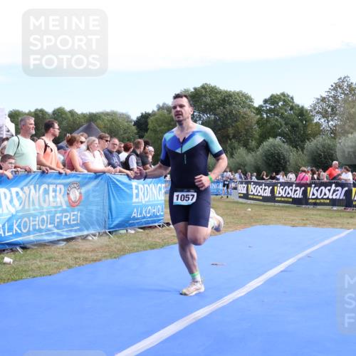 31.08.2025 - Elbe Triathlon Hamburg Strokosch-Dieckow http://msf.ph/oto/8654199 31.08.2025 11:32:58 Ziel 1057 meine-sportfotos.de