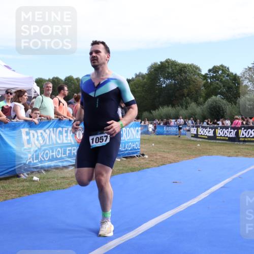 31.08.2025 - Elbe Triathlon Hamburg Strokosch-Dieckow http://msf.ph/oto/8654201 31.08.2025 11:32:59 Ziel 1014, 1057 meine-sportfotos.de
