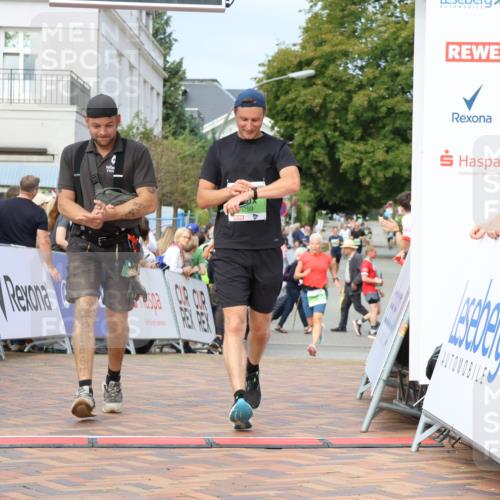 31.08.2025 - 21. Blankeneser Heldenlauf Strokosch-Dieckow http://msf.ph/oto/8654222 31.08.2025 11:05:06 Ziel 3195, 3430, 3259 meine-sportfotos.de