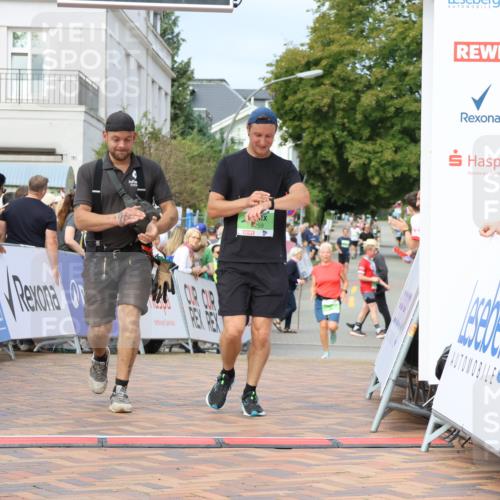 31.08.2025 - 21. Blankeneser Heldenlauf Strokosch-Dieckow http://msf.ph/oto/8654231 31.08.2025 11:05:05 Ziel 3195, 3259 meine-sportfotos.de