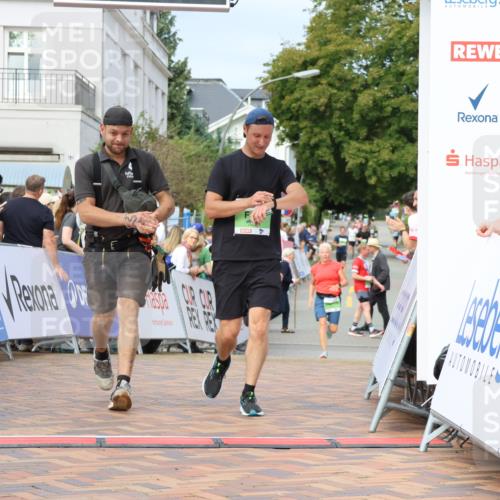 31.08.2025 - 21. Blankeneser Heldenlauf Strokosch-Dieckow http://msf.ph/oto/8654234 31.08.2025 11:05:05 Ziel 3195, 3259 meine-sportfotos.de