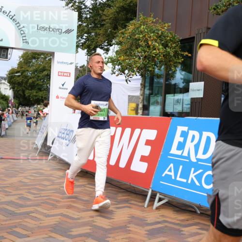 31.08.2025 - 21. Blankeneser Heldenlauf Strokosch-Dieckow http://msf.ph/oto/8654255 31.08.2025 11:04:47 Ziel 3132, 3163, 3113, 3112, 3017 meine-sportfotos.de