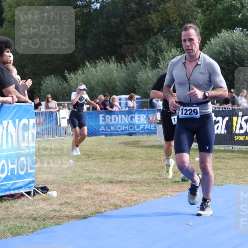 31.08.2025 - Elbe Triathlon Hamburg Strokosch-Dieckow http://msf.ph/oto/8654259 31.08.2025 11:33:40 Ziel 1157, 1229 meine-sportfotos.de