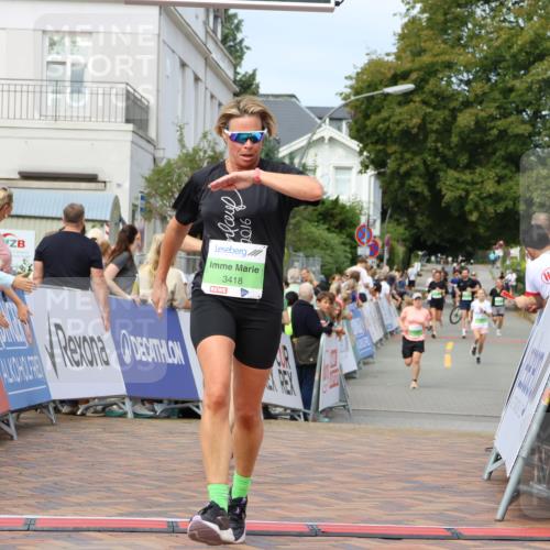 31.08.2025 - 21. Blankeneser Heldenlauf Strokosch-Dieckow http://msf.ph/oto/8654332 31.08.2025 11:04:28 Ziel 3202, 3198, 3418 meine-sportfotos.de