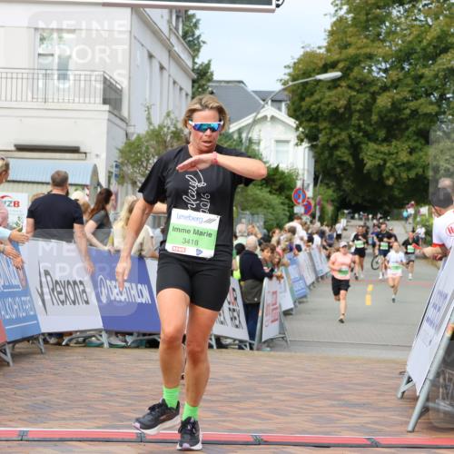 31.08.2025 - 21. Blankeneser Heldenlauf Strokosch-Dieckow http://msf.ph/oto/8654334 31.08.2025 11:04:28 Ziel 3202, 3198, 3418 meine-sportfotos.de