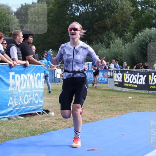 31.08.2025 - Elbe Triathlon Hamburg Strokosch-Dieckow http://msf.ph/oto/8654344 31.08.2025 11:34:41 Ziel 864 meine-sportfotos.de