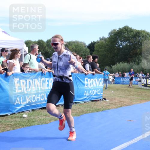 31.08.2025 - Elbe Triathlon Hamburg Strokosch-Dieckow http://msf.ph/oto/8654347 31.08.2025 11:34:42 Ziel 864 meine-sportfotos.de