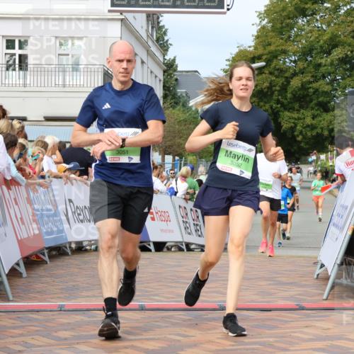 31.08.2025 - 21. Blankeneser Heldenlauf Strokosch-Dieckow http://msf.ph/oto/8654423 31.08.2025 11:03:59 Ziel 3174, 3052, 3051, 3328 meine-sportfotos.de