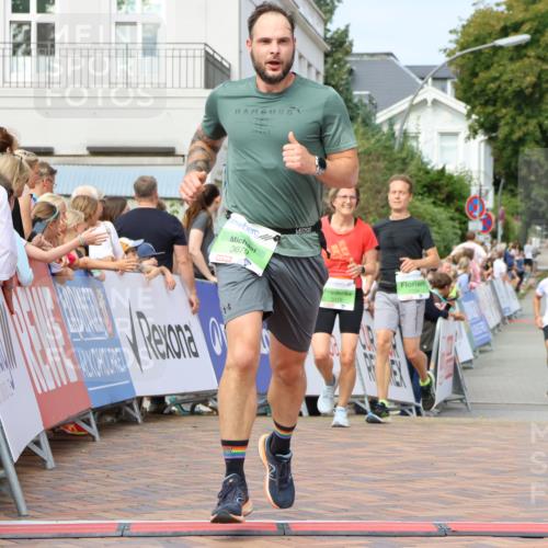 31.08.2025 - 21. Blankeneser Heldenlauf Strokosch-Dieckow http://msf.ph/oto/8654484 31.08.2025 11:03:47 Ziel 3119, 3118, 3679, 3504 meine-sportfotos.de