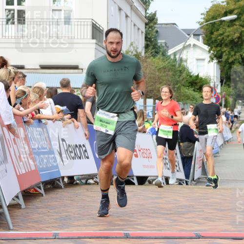 31.08.2025 - 21. Blankeneser Heldenlauf Strokosch-Dieckow http://msf.ph/oto/8654503 31.08.2025 11:03:46 Ziel 3119, 3118, 3679, 3504 meine-sportfotos.de