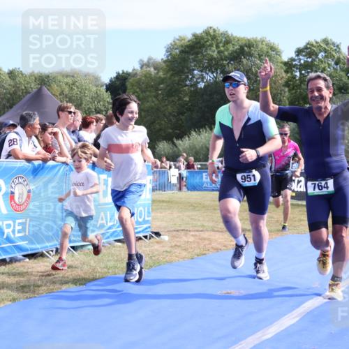 31.08.2025 - Elbe Triathlon Hamburg Strokosch-Dieckow http://msf.ph/oto/8654516 31.08.2025 11:38:34 Ziel 764, 951, 1299 meine-sportfotos.de