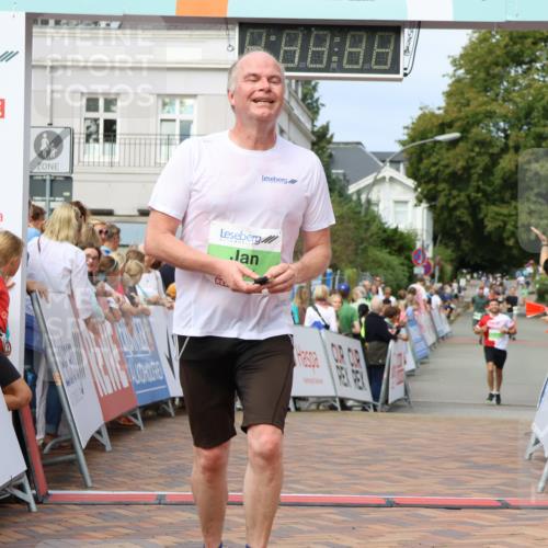 31.08.2025 - 21. Blankeneser Heldenlauf Strokosch-Dieckow http://msf.ph/oto/8654542 31.08.2025 11:03:35 Ziel 3625, 3644 meine-sportfotos.de