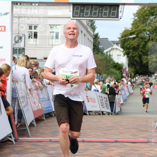 31.08.2025 - 21. Blankeneser Heldenlauf Strokosch-Dieckow http://msf.ph/oto/8654548 31.08.2025 11:03:35 Ziel 3625, 3644 meine-sportfotos.de