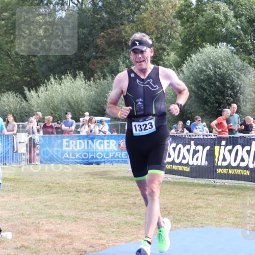 31.08.2025 - Elbe Triathlon Hamburg Strokosch-Dieckow http://msf.ph/oto/8654572 31.08.2025 11:39:32 Ziel 1323 meine-sportfotos.de