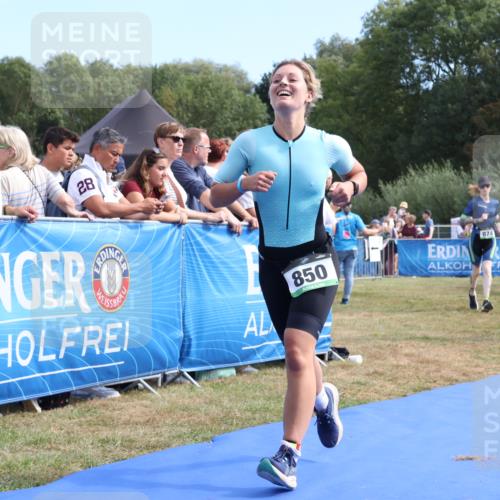 31.08.2025 - Elbe Triathlon Hamburg Strokosch-Dieckow http://msf.ph/oto/8654614 31.08.2025 11:40:00 Ziel 820, 826, 850, 1201 meine-sportfotos.de