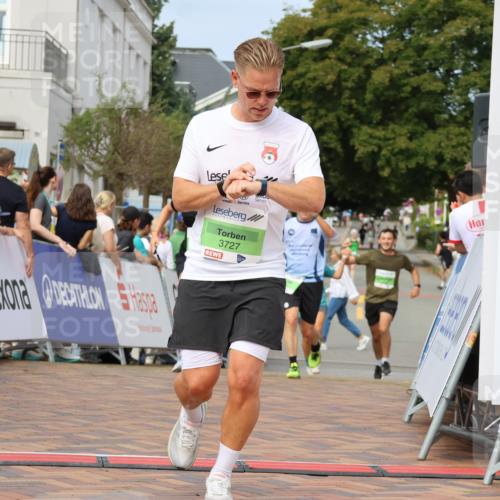 31.08.2025 - 21. Blankeneser Heldenlauf Strokosch-Dieckow http://msf.ph/oto/8654749 31.08.2025 11:02:27 Ziel 3135, 3136, 3406, 3484, 3727 meine-sportfotos.de
