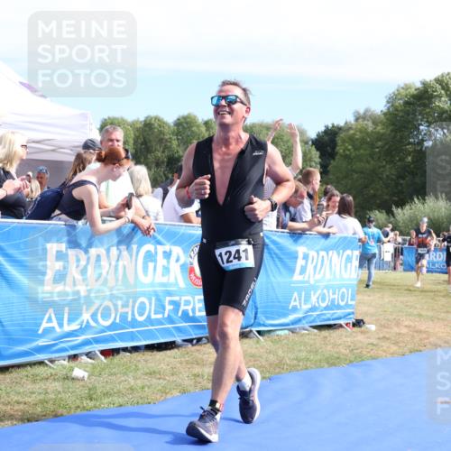 31.08.2025 - Elbe Triathlon Hamburg Strokosch-Dieckow http://msf.ph/oto/8654813 31.08.2025 11:42:09 Ziel 399, 803, 1241, 1600 meine-sportfotos.de