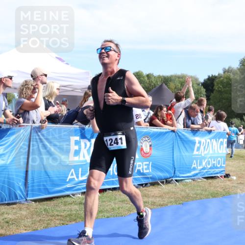 31.08.2025 - Elbe Triathlon Hamburg Strokosch-Dieckow http://msf.ph/oto/8654816 31.08.2025 11:42:10 Ziel 399, 803, 1241, 1600 meine-sportfotos.de