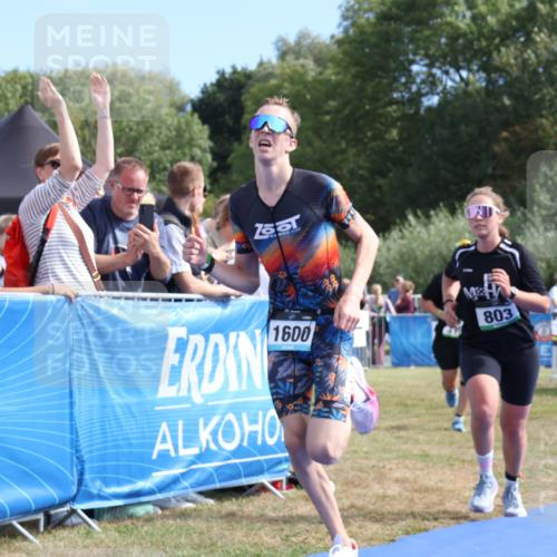 31.08.2025 - Elbe Triathlon Hamburg Strokosch-Dieckow http://msf.ph/oto/8654818 31.08.2025 11:42:13 Ziel 399, 803, 1241, 1600 meine-sportfotos.de