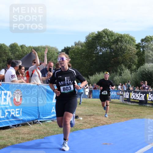 31.08.2025 - Elbe Triathlon Hamburg Strokosch-Dieckow http://msf.ph/oto/8654824 31.08.2025 11:42:15 Ziel 399, 803, 1241, 1600 meine-sportfotos.de