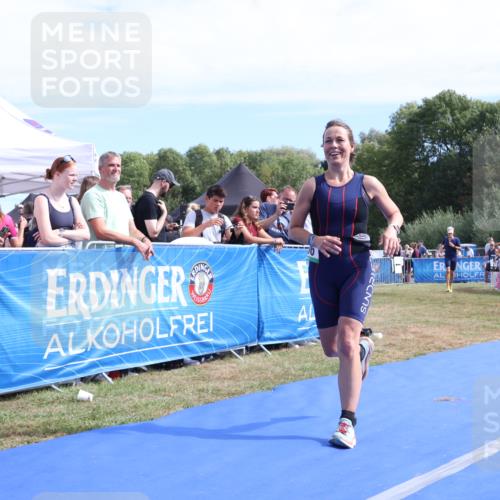 31.08.2025 - Elbe Triathlon Hamburg Strokosch-Dieckow http://msf.ph/oto/8654836 31.08.2025 11:42:30 Ziel 825, 906, 1292 meine-sportfotos.de