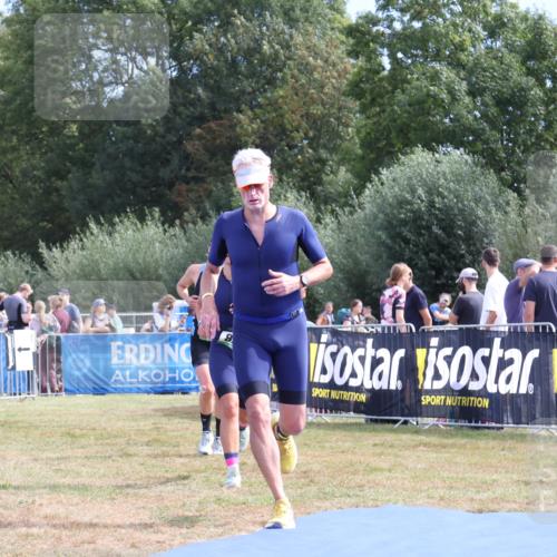 31.08.2025 - Elbe Triathlon Hamburg Strokosch-Dieckow http://msf.ph/oto/8654840 31.08.2025 11:42:35 Ziel 825, 880, 906, 1292 meine-sportfotos.de
