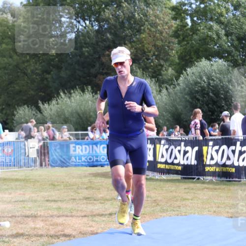 31.08.2025 - Elbe Triathlon Hamburg Strokosch-Dieckow http://msf.ph/oto/8654842 31.08.2025 11:42:36 Ziel 825, 880, 1292 meine-sportfotos.de