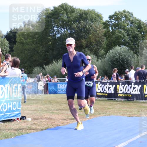 31.08.2025 - Elbe Triathlon Hamburg Strokosch-Dieckow http://msf.ph/oto/8654844 31.08.2025 11:42:36 Ziel 825, 880, 1292 meine-sportfotos.de