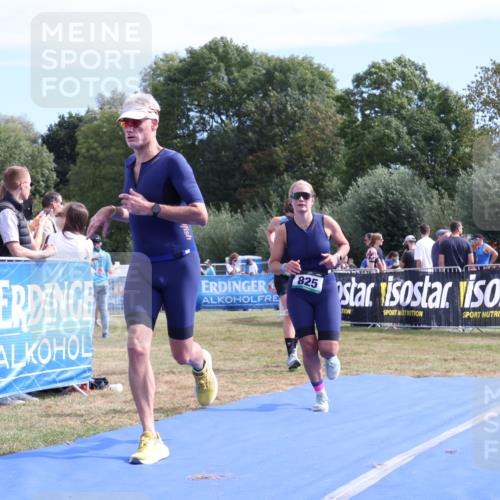 31.08.2025 - Elbe Triathlon Hamburg Strokosch-Dieckow http://msf.ph/oto/8654848 31.08.2025 11:42:37 Ziel 825, 880, 1292 meine-sportfotos.de