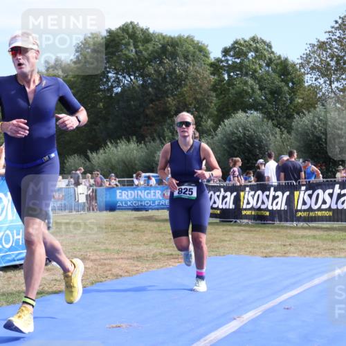 31.08.2025 - Elbe Triathlon Hamburg Strokosch-Dieckow http://msf.ph/oto/8654850 31.08.2025 11:42:37 Ziel 825, 880, 1292 meine-sportfotos.de