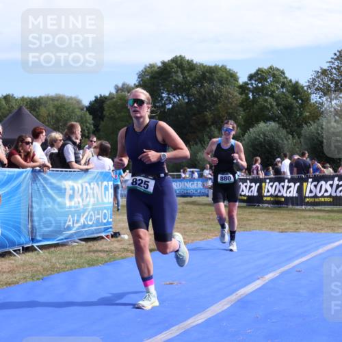 31.08.2025 - Elbe Triathlon Hamburg Strokosch-Dieckow http://msf.ph/oto/8654853 31.08.2025 11:42:38 Ziel 825, 880, 1292 meine-sportfotos.de