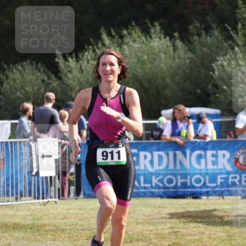 31.08.2025 - Elbe Triathlon Hamburg Strokosch-Dieckow http://msf.ph/oto/8654889 31.08.2025 11:42:57 Ziel 896, 911 meine-sportfotos.de
