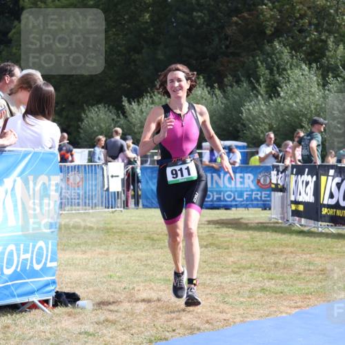31.08.2025 - Elbe Triathlon Hamburg Strokosch-Dieckow http://msf.ph/oto/8654891 31.08.2025 11:42:58 Ziel 896, 911 meine-sportfotos.de