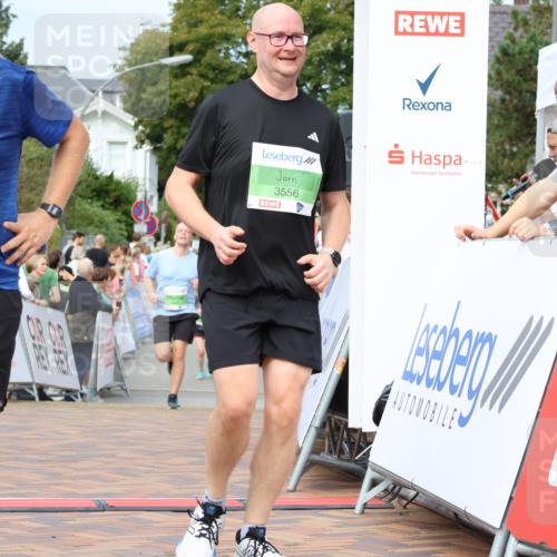 31.08.2025 - 21. Blankeneser Heldenlauf Strokosch-Dieckow http://msf.ph/oto/8654895 31.08.2025 11:02:06 Ziel 3587, 3471, 3556 meine-sportfotos.de