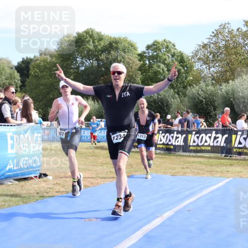 31.08.2025 - Elbe Triathlon Hamburg Strokosch-Dieckow http://msf.ph/oto/8654911 31.08.2025 11:43:16 Ziel 606, 909, 912, 1234, 1313, 1607 meine-sportfotos.de